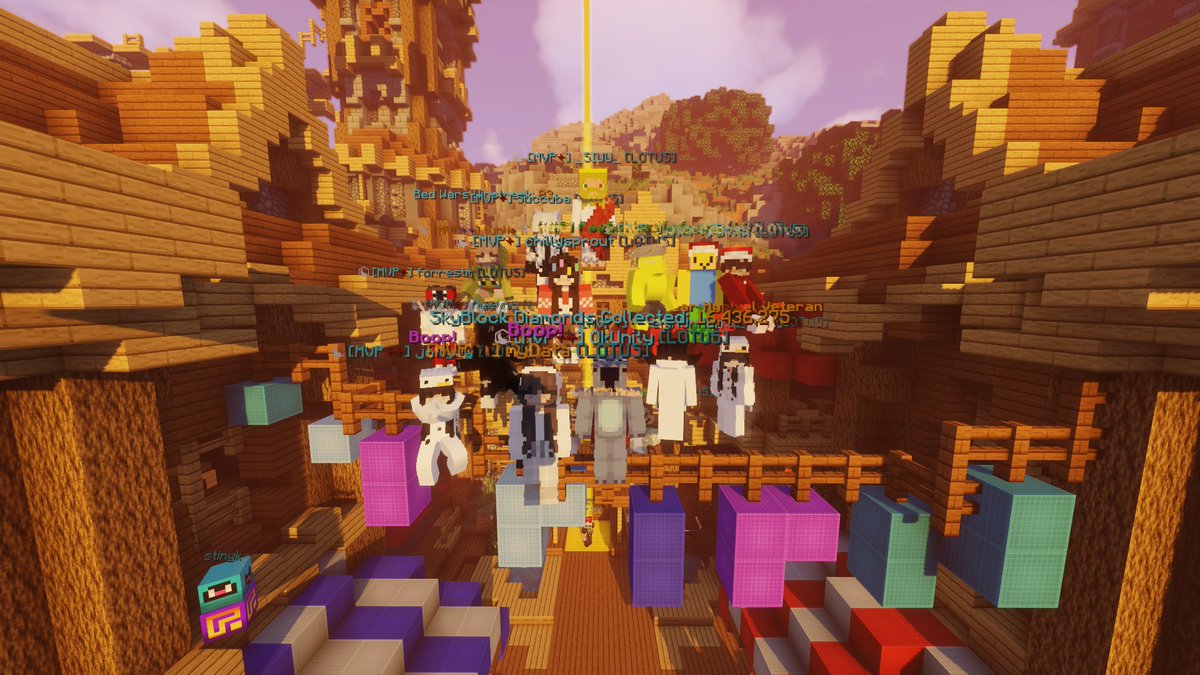 RegrowthOP's tweet photo. #LunarClientTurns4 happy birthday lunar client here are some awesome incredible amazing memories from our epic guild https://t.co/ML4aMor9Gn