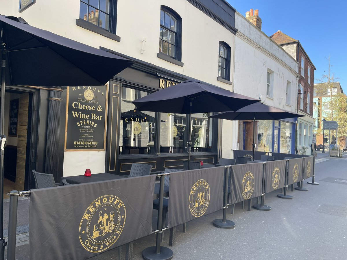 🎶 The sun has got his hat on, hip hip hip hooray! 🎶 

Time for alfresco cheese and wine!

#renoufs #alfrescodining #cheeseandwine