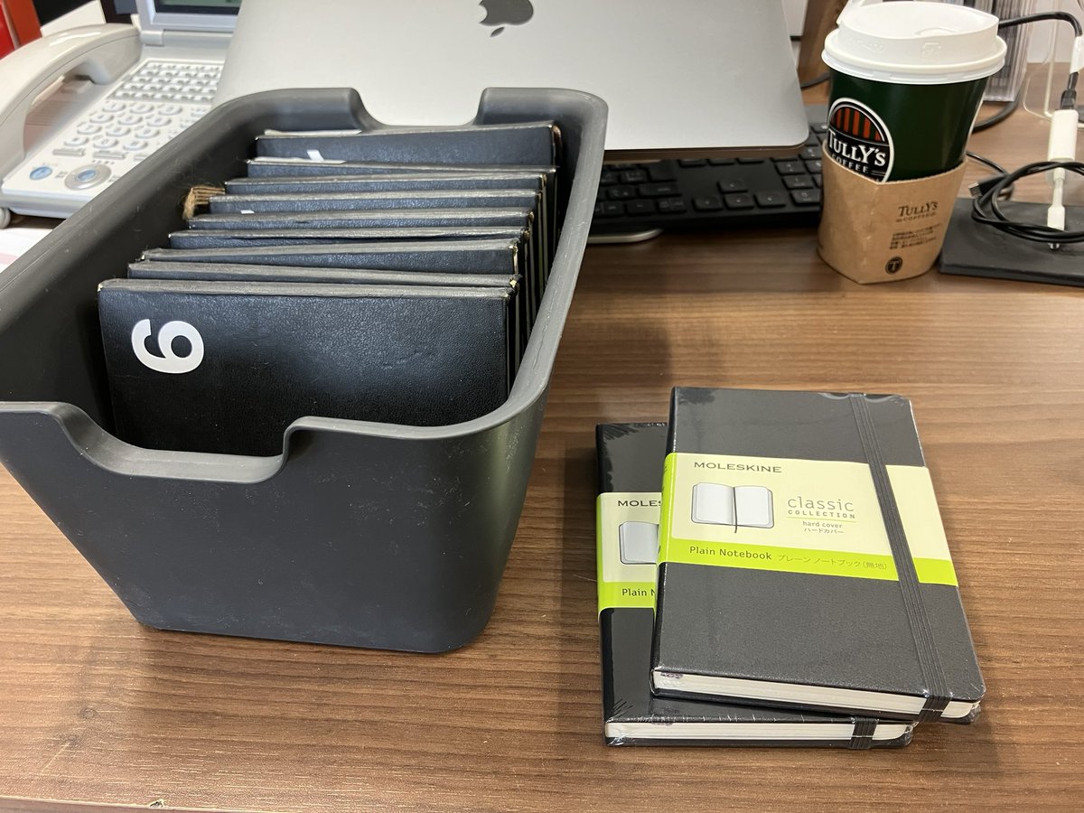 【モレスキンノート差し上げます】
先日ツイートした愛用のモレスキンノート。買い溜めていた新品があるので5冊限定で差し上げます！
ミニサイズ・ブラックのハードカバー・中は無地です。
ご希望の方はメッセージください。おまけにいえらぶ君グッズがついてきます。