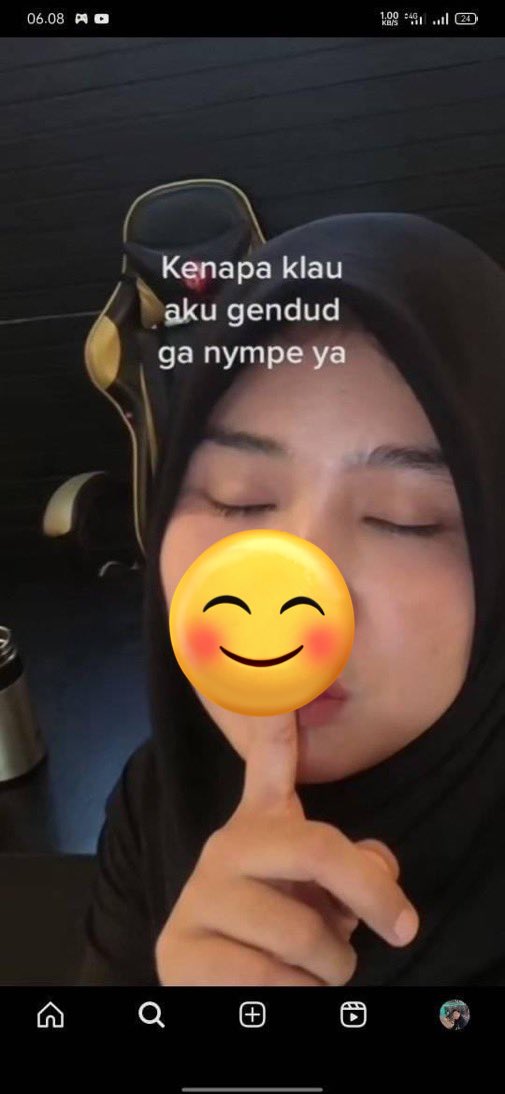 AREAJULID's tweet photo. Dis! Liat foto pertama mau sedih, eh liat foto kedua kok gitu 🥹 https://t.co/Y4kAKk9F4m