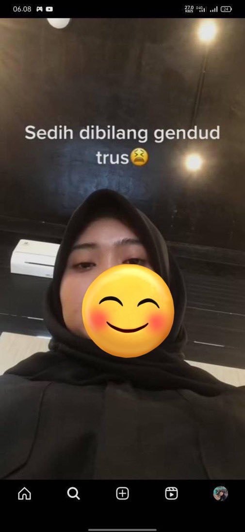 AREAJULID's tweet photo. Dis! Liat foto pertama mau sedih, eh liat foto kedua kok gitu 🥹 https://t.co/Y4kAKk9F4m