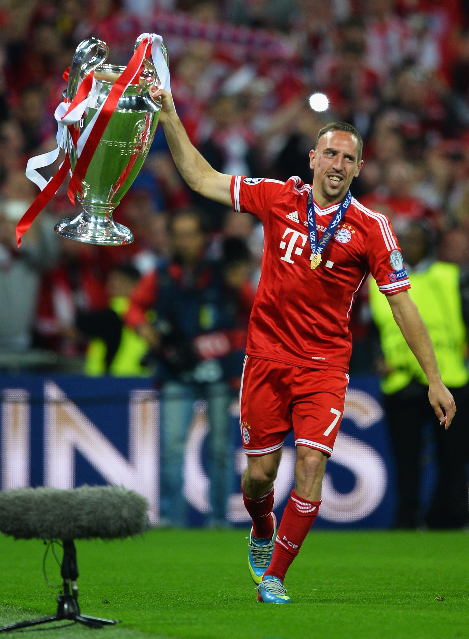 Happy birthday  Franck Ribéry.

Bayern Munich legend turns 40 today.  