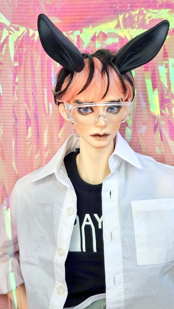 엄...  🥲 ㅎㅎㅎㅎ 
약간 메드 사이언티스트..st..?? 랄까요? ㅋㅋㅋㅋ❤️‍🔥❤️‍🔥❤️‍🔥  레빗이어 + 아티토돌의 티우스 착샷입니다💗😆 
*100% 블랙이 아니죠~ 블랙 쪽에 가까운 다크 그레이 색상 입니다!* 요 색상은 아쉽게도 선생산분은 샘플 전시용만 있지만! 선주문으로 만나보실수 있습니다❤️‍🔥