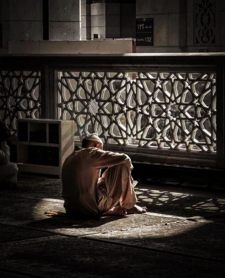 agrainofhope21's tweet photo. الجمعة / ١٦ رمضان  .

عَسيٰ كُل ما يهتف في نفوسنا ،
يجتمع مع إرادة اللَّه . ♡
#يوم_الجمعة https://t.co/R5EzlNaB5G
