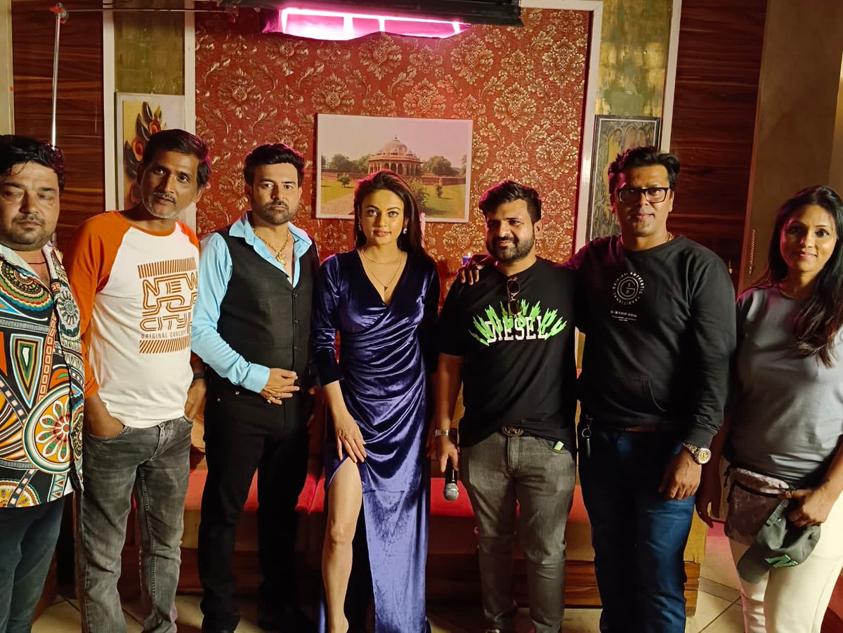 ajitgade16's tweet photo. My New Music Video Coming soon... 
With Sneha Ullal 
#musicvideo #shooting #shootingday #bollywood  #celebrities #snehaullal  #choreography #creativity #explore #director #music #video #choreographerlife #ajitgade #ajitgadeofficial https://t.co/tQxyc5UUo1
