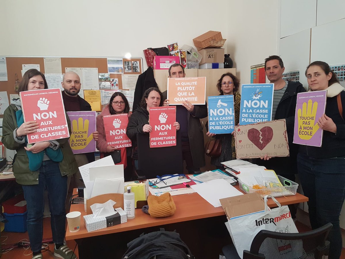 #Occupation du bureau de la directrice ce matin à la Maternelle #Lesseps contre la fermeture de classe, conjointement aux autres occupations menées ce matin dans le 20e arrondissement. #rentree2023 #parentsmobilises #paris20 #jaimemonecolepublique
