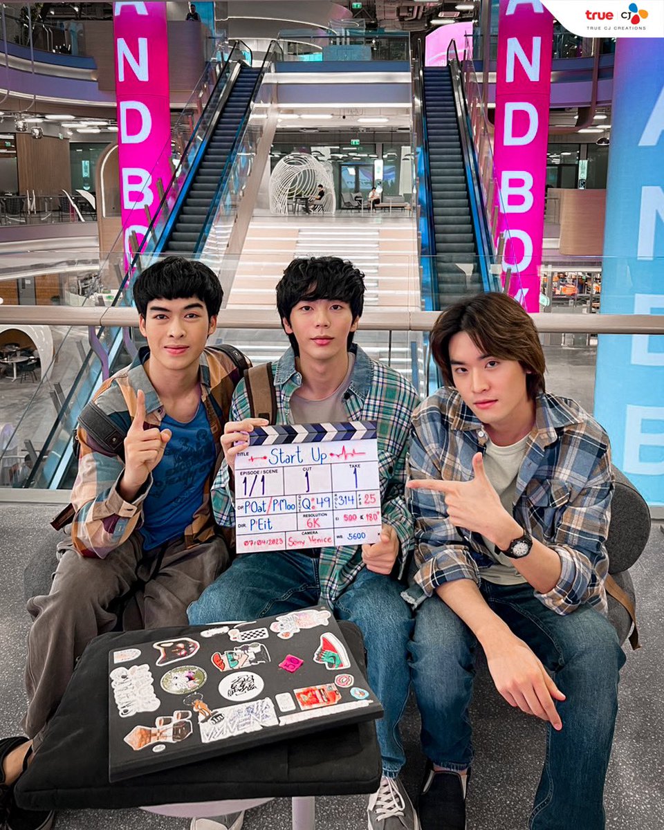 truecjcreations's tweet photo. #UnseenTrueCJ กองถ่าย #StartUPTH มีเด็กตีสเลทที่น่ารักเป็นพิเศษนะครับ 😍

#TrueCJCreations #TrueCJ #uppoompat #เลบอกไม่หวาน #Laylayyo #martmart11 https://t.co/CXcdrWC4cP