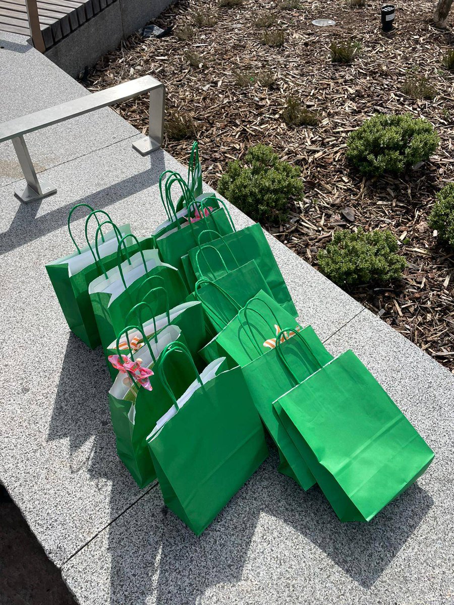Chilypep's tweet photo. Looking back at our CRF team and young people asking other young people about barriers to employment and training in Barnsely Town Centre! #CommunityBoost #Barnsley2030 #CommunityRenewal [ID: photos of young people and staff handing out goody bag for research] https://t.co/Cx1ceyYcos
