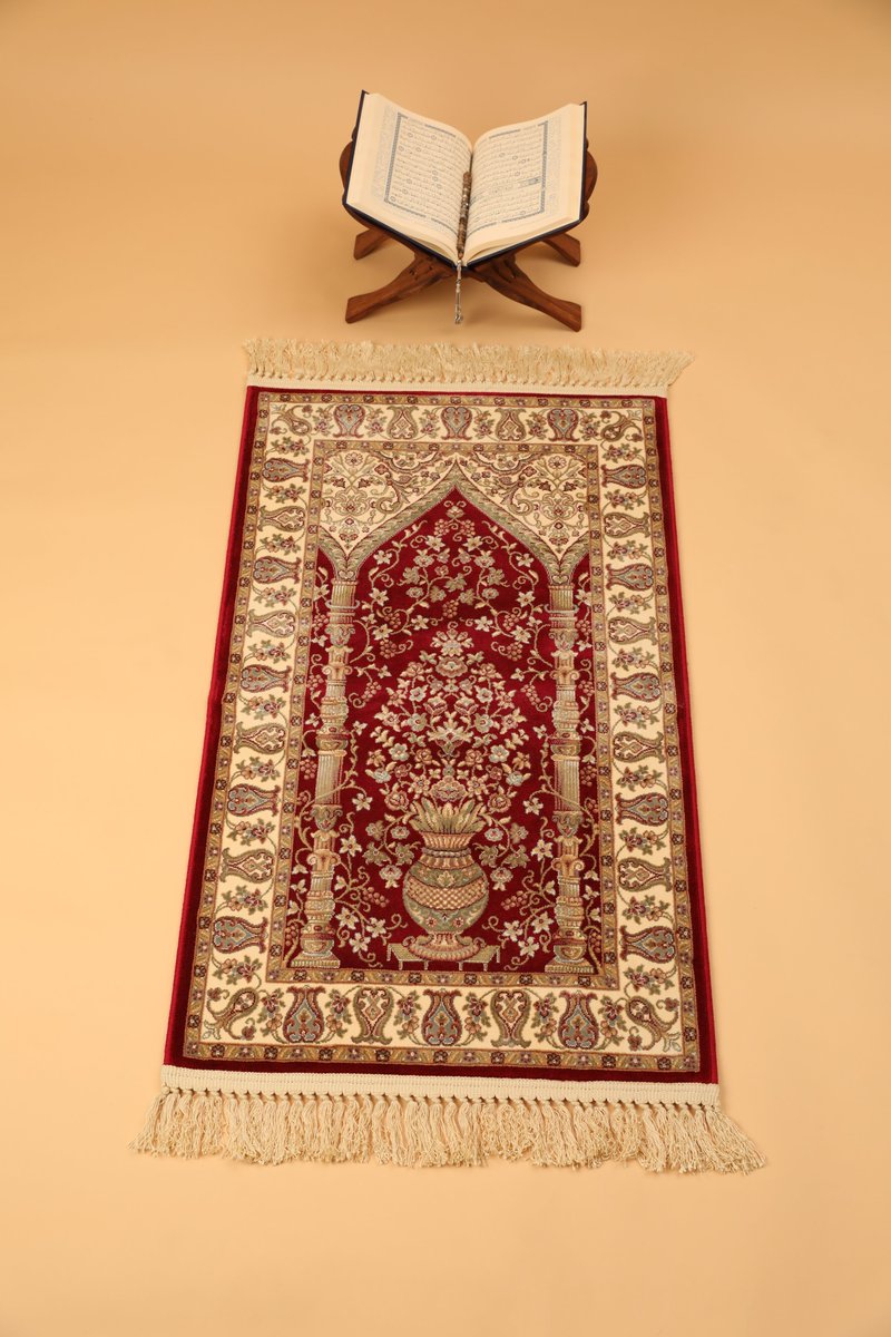 zukhrf_com's tweet photo. اللهم في يوم الجمعة من شهرك الفضيل أفرح قلوبنا, وأذهب أحزاننا, وأغفر ذنوبنا, وإرحم موتانا إنك على كل شيء قدير 

#يوم_الجمعة 
#ساعه_استجابه 
#رمضان16 https://t.co/p0kEBD6vJV