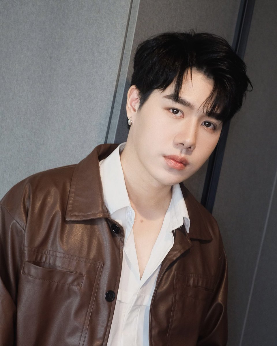 Petchpigz's tweet photo. งานสัปดาห์หนังสือแห่งชาติครั้งที่ 51 📚 ไดโนซอร์รัก 🦖 เรื่องนี้รับบทเป็น กร นะจ้ะ 🤍
#ไดโนซอร์รักบุกงานหนังสือ #Petchpigz https://t.co/NX0QYBdNNF