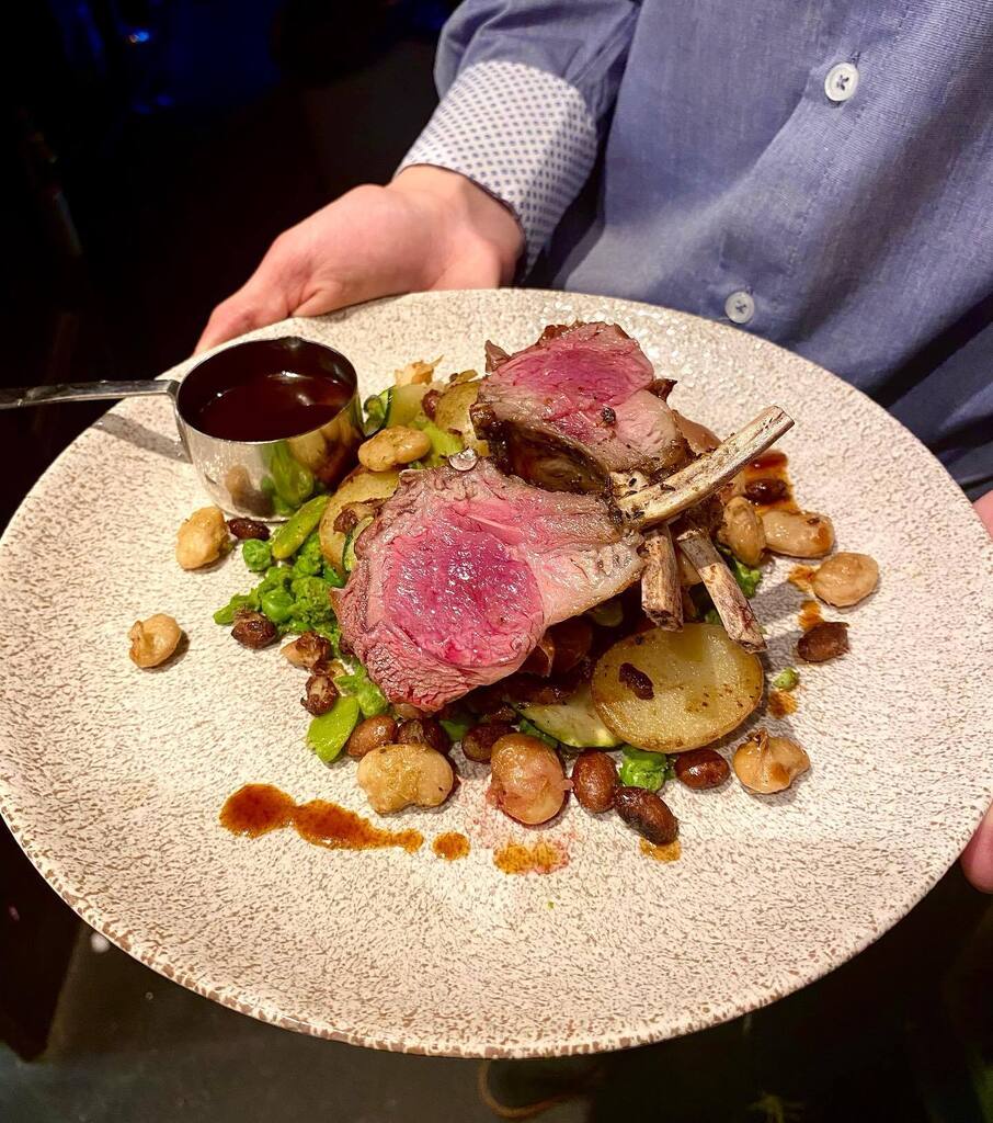 ⭐️ NEW ON THE MENU ⭐️ 
The Rack of Lamb🐑 
One of our favourite dishes @thewashingtonhampstead ! 

BTW, what do you think about our new shirts? ✨ instagr.am/p/Cqu7cqsoTif/