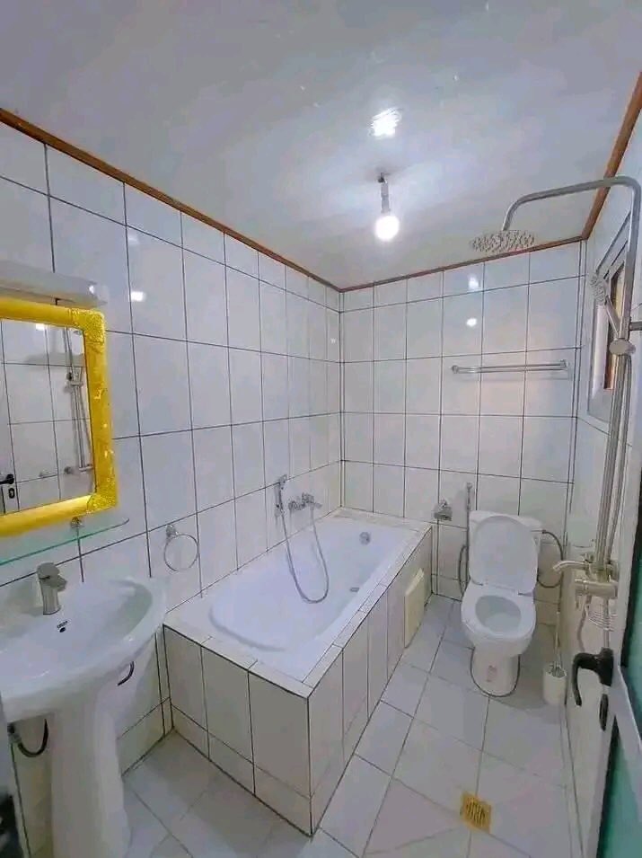 One_Immobilier's tweet photo. #douala #logpom
Appartement à Louer à Logpom Gabon
03 Chambres
02 Douches
01 Salon
01 Cuisine
Forage
Parking
Vigile H24
Prix: 170.000 fr/mois
620216394
Facebook : https://t.co/zAQrVohRnF
https://t.co/UmaA1mo6Ow
#investirimmobilier #oneimmobiliergroup #immobilierdeluxe https://t.co/KyWDYbU1l2