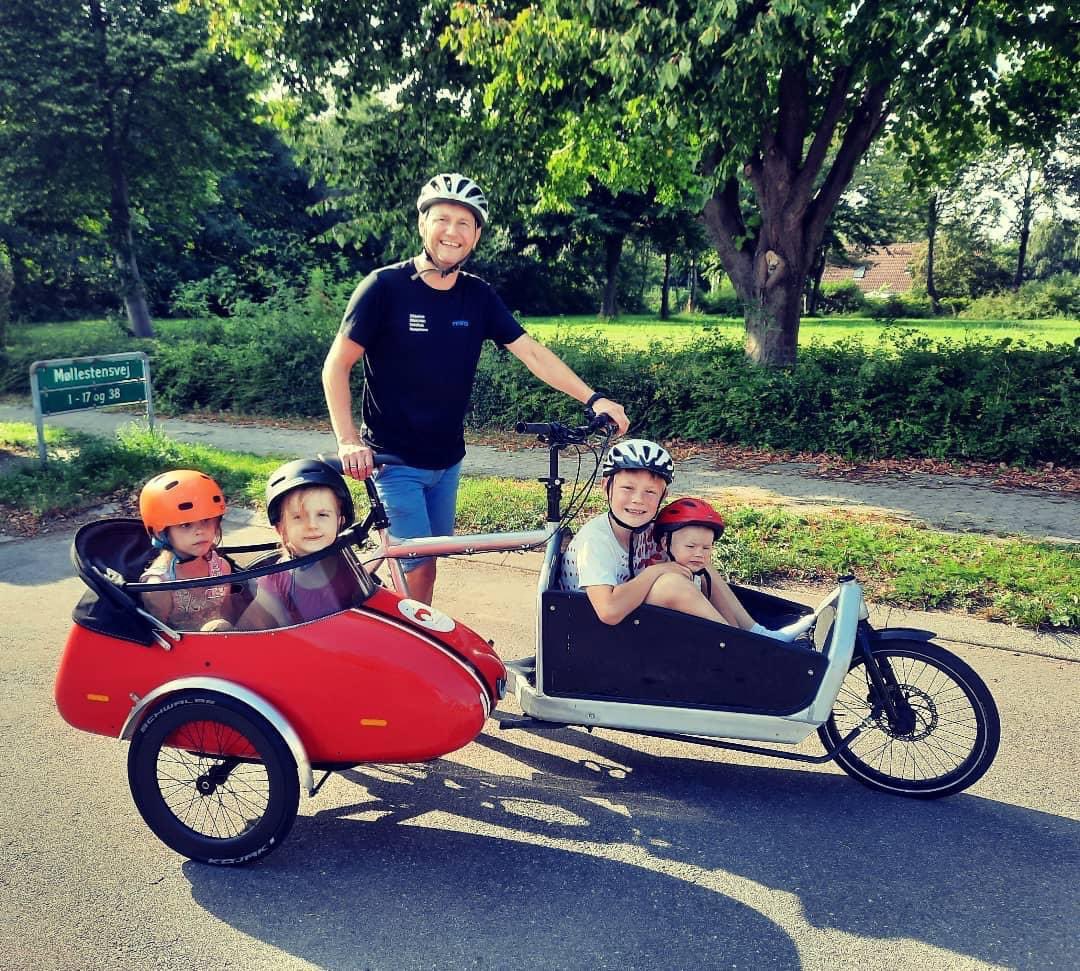 “Oui mais je fais comment pour transporter mes 4 enfants à vélo plus moi-même?”

Par <a href="/larryvsharry/">Larry vs Harry</a>