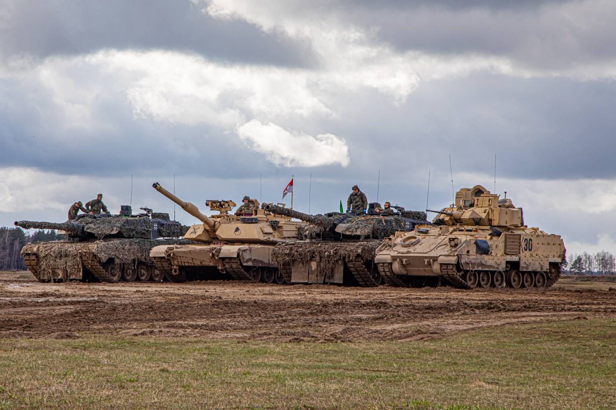BG_Poland_eFP's tweet photo. Ex Amber Lynx saw combined live fire with our allies in @efp_lithuania as part of @hqmncne. Our armoured vehicles work together with @PLinNATO to deliver serious firepower to the target.
#WeAreNATO
#StrongerTogether https://t.co/016ciAdnlG