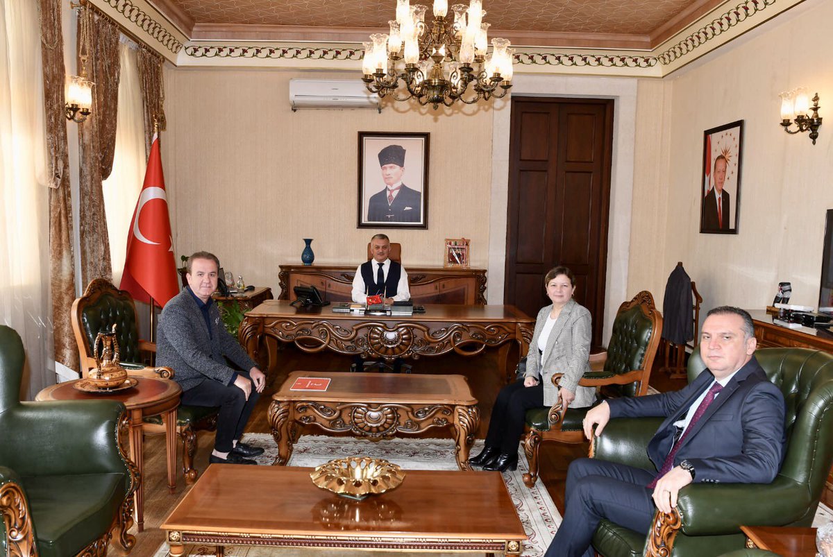 Vali <a href="/ersinyazici1/">Ersin YAZICI</a>, Türk Kızılay Genel Merkez Yönetim Kurulu Üyesi Av. Esra Özkoç, Türk Kızılay Antalya Şubesi Başkanı Tahir Özdaş ve Batı Akdeniz Bölge Kan Merkezi Müdürü Tufan Ertop’u kabul etti.