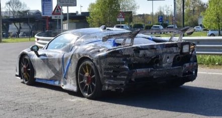cabre_le's tweet photo. La #FerrariSF90Stradale “VS”, c’est pour très bientôt! La voiture a été aperçue à Maranello et Fiorano avec beaucoup moins de camouflage.
#Ferrari #SF90 #carspy #carspotting https://t.co/L9MewJL8oe