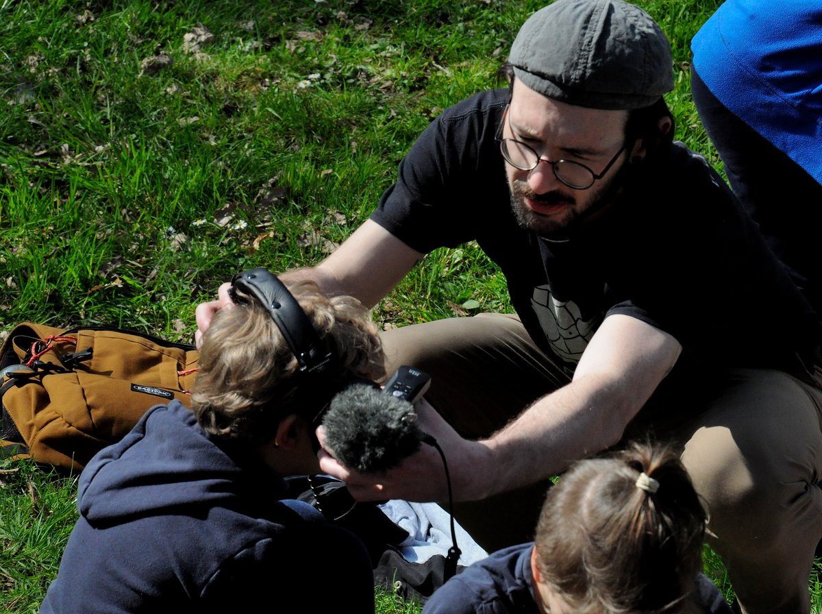 Dans le cadre des "Classes d'écoute" , les élèves de GS - CP de l'école Kerisbian ont expérimenté le field recording au Vallon du Stang-Alar !

Un projet soutenu dans le cadre des DAPE (Dispositif d'Aide aux Projets d’École), porté par la Ville de @BrestFr