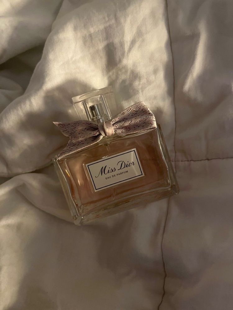 demshq_'s tweet photo. وش افضل عطر للعيد ي��ون فخم وسعره مناسب ؟ 
عطونا نصيحتكم ❤️ https://t.co/vCULAC75El