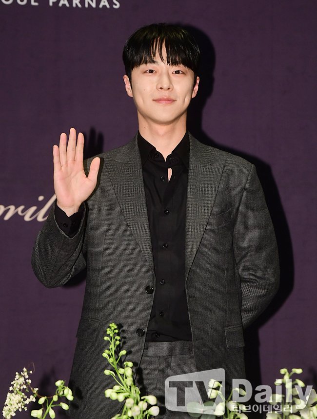 inhyuksource's tweet photo. #BaeInHyuk attends lee seunggi and lee dain's wedding today

#배인혁 https://t.co/WXNiwWmt6W