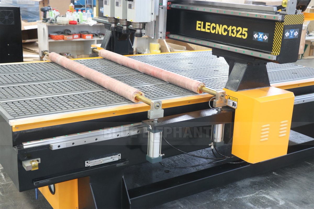 ElephantCnc's tweet image. 📷Congratulations to Romanian customer！！
📷The cost-effective 1325 CNC router with 3 spindles will be sent to his factory for business. It is a very good choice for completing mass production.
#romania #multispindle #cncrouter #woodworking #blueelephant