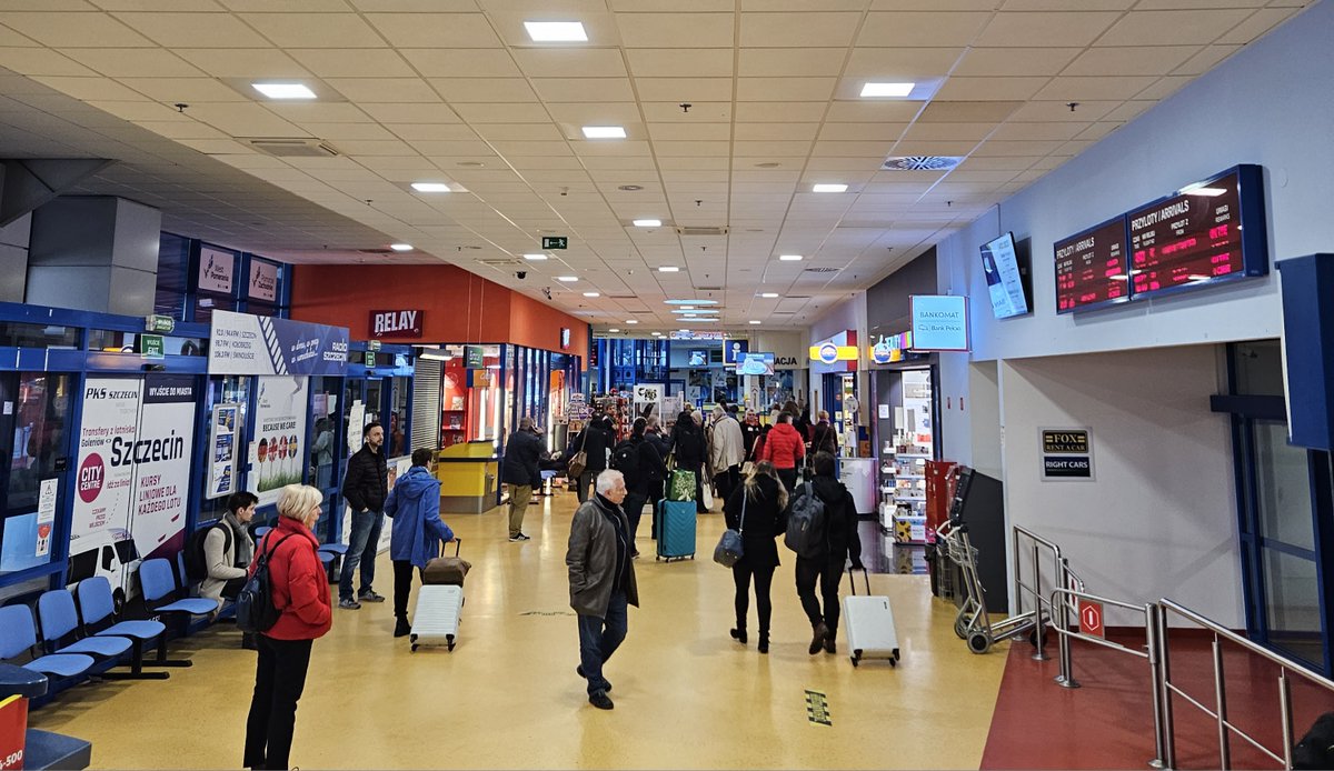 SzczecinAirport's tweet photo. ✈️W okresie Świąt Wielkanocnych wszystkie rejsy odbywają się zgodnie ze stałym rozkładem lotów.

🛬Dziś witamy pasażerów z Londynu, Oslo, Liverpoolu, Krakowa i Warszawy.

Do zobaczenia na lotnisku! 
#LatamzeSzczecina #LatamdoSzczecina #SZZSTN #SZZTRF #SZZLPL #SZZKRK #SZZWAW https://t.co/hq30fDO2FA