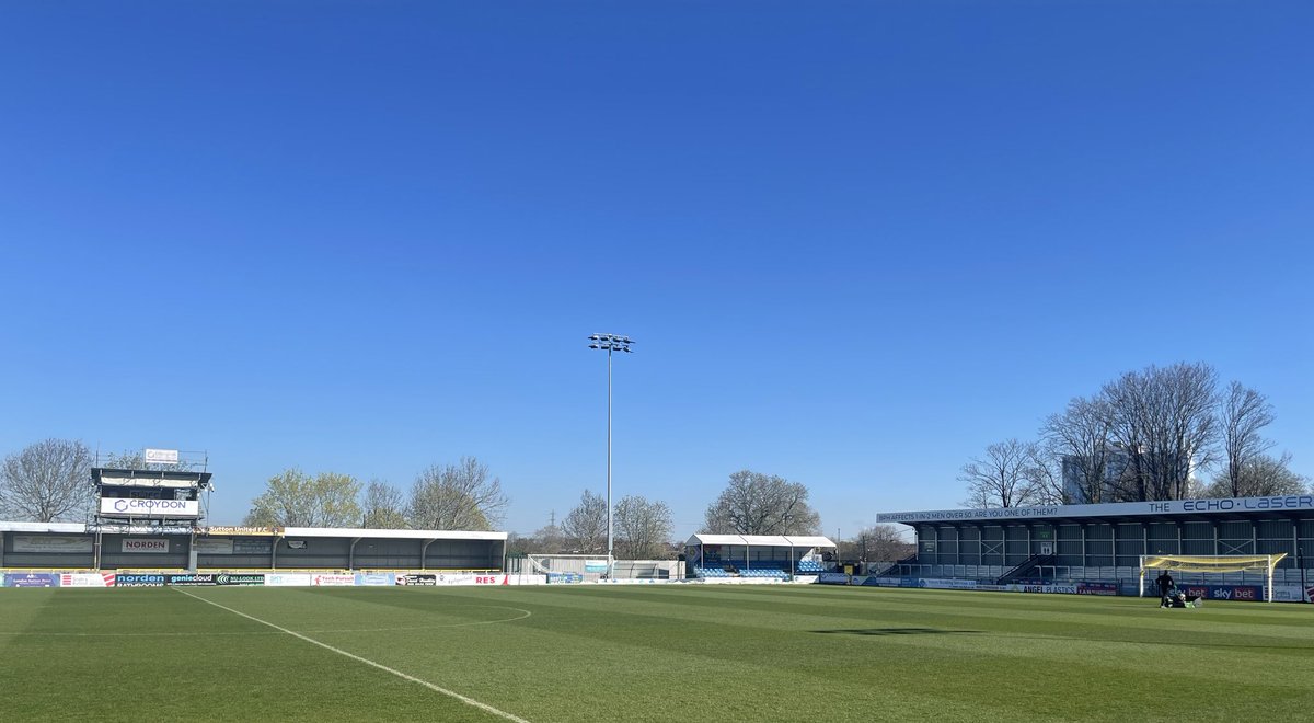 What a beautiful day for footy! 
#SuttonUnited #ForeverAmber