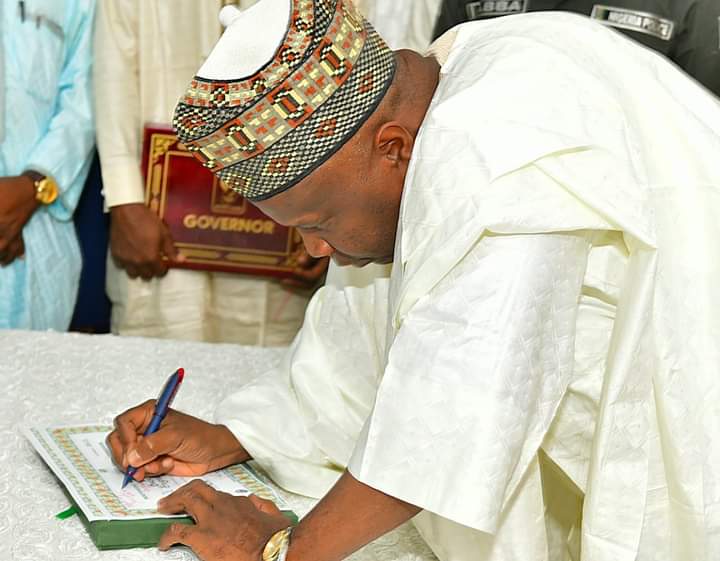 Safiyanudm's tweet photo. There were several attempts to tarnish his reputation and undermine his administration by forces within and outside his government. Despite efforts to spread misinformation, fabricate scandals and incite protests against his leadership, Governor Inuwa Yahaya has maintained a strong base of support and continued to implement his agenda as contained in the DEVAGOM for the betterment of Gombe state.

Governor Yahaya has focused on improving infrastructure, healthcare, education, agriculture, security, commerce and trade in the state, which has contributed to the overall economic growth and development of the fastest growing state in this sub-region. His administration has also made efforts to combat corruption and promote transparency in governance which saw the state ranked second on the ladder of states with less cost of governance and high in transparency.

As a result, Governor Inuwa Yahaya's approval ratings have remained high, and he has been able to push forward with his initiatives despite the opposition's tactics and disapprovals. Those individuals and groups that thought without them, nothing good would come the governor's way can now bury their heads in shame. Here's Inuwa Yahaya, whom you wished failure and loss in last election, flying his victory flag in the sky and shall remain the pilot of the state for the next four years. 

May Dumfama continue to succeed.