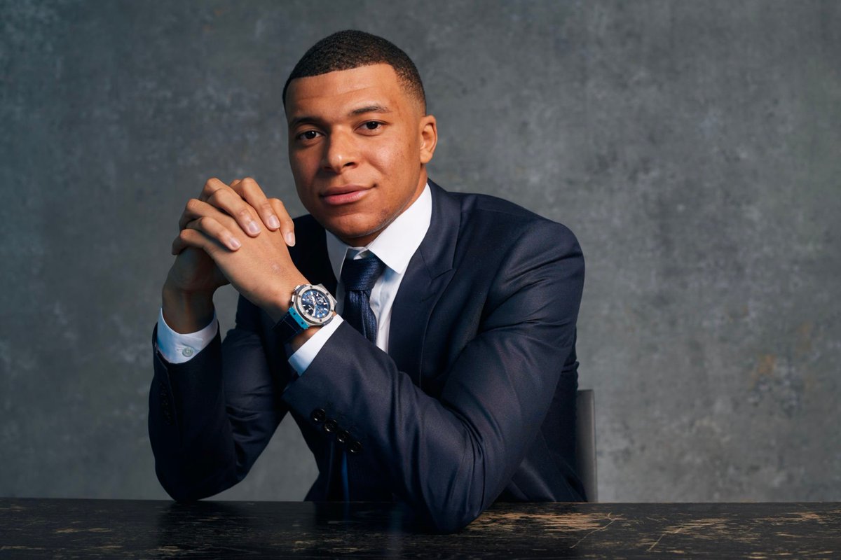 idextratime's tweet photo. Para pemain PSG mengatakan jika mereka belum pernah melihat sebuah klub memberikan kekuatan lebih seperti PSG kepada Kylian Mbappe. 😳

(via @lequipe)

Bos kecil nih bos 😎 https://t.co/aWiMKoUNsA