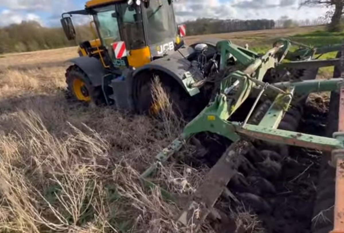 no1sunkfarmer's tweet photo. King of Spin and Rutting has liked my tweet #HateRuts @agricontract ๐คฃ๐คฃ๐คฃ๐คฃ๐คฃ๐คฃ #stuckfast ffs Olly have a bit more patience. https://t.co/5Bu2UM2k8y
