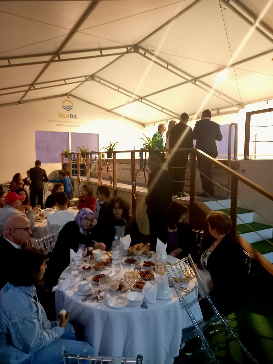 clecourtier's tweet photo. Pour la Journée internationale du sport, j'ai visité le Centre d'éducation aquatique BEABA porté depuis 60 ans par la famille Buisson. Un projet implanté depuis 10 mois à Salé dans l'école de cirque Shems'y pour lutter contre le fléau que représente la noyade des jeunes au Maroc https://t.co/i0RZfGjJRU