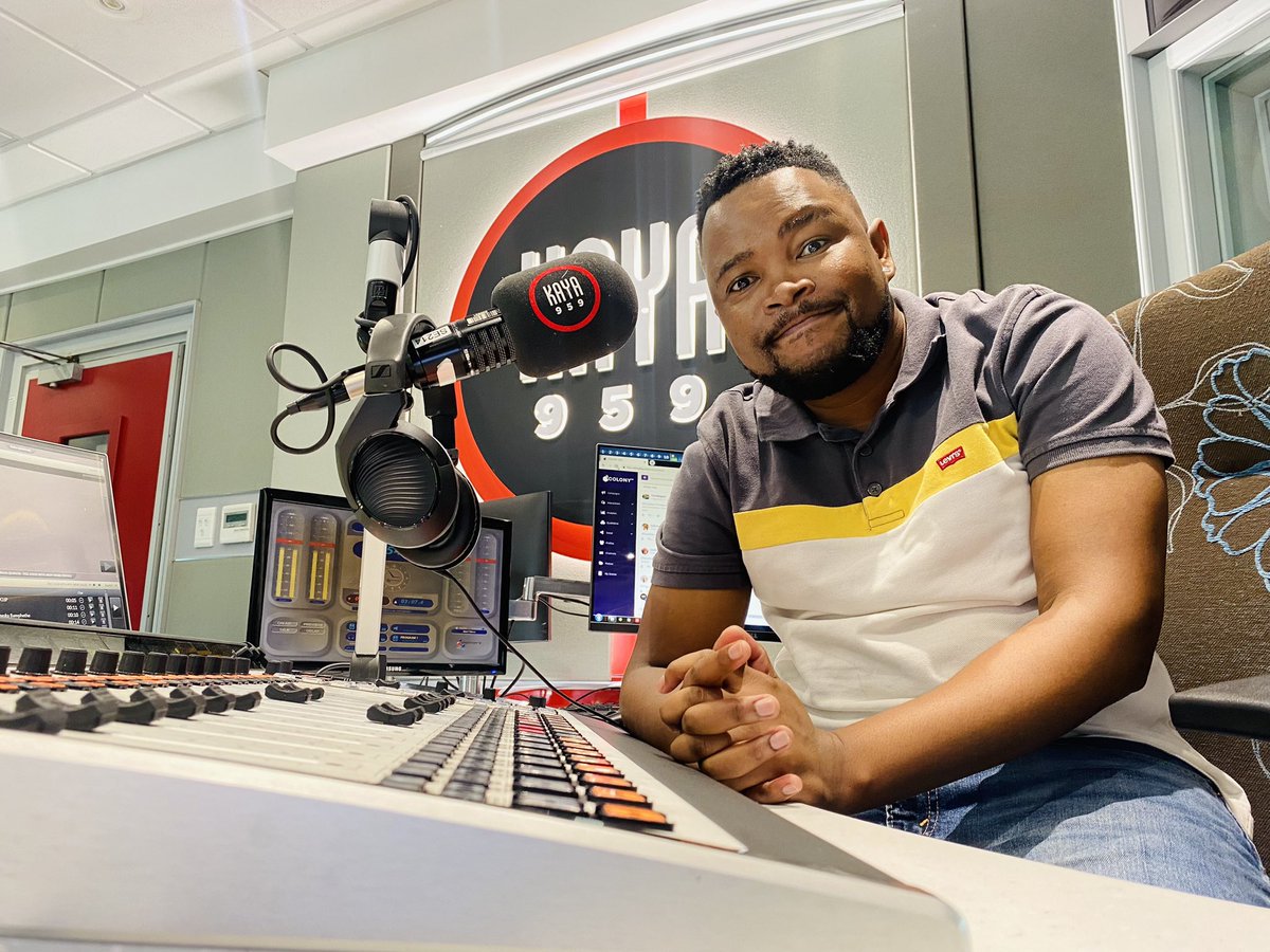 Ralocha 🙏🏾 

Aowa, nekono gopela leng squeeze in this Easter weekend 🐣🐰 

15:00 to 18:00 today

12:00 to 15:00 tomorrow #Kaya959Top30 #ThePeoplesShow 

15:00 to 18:00 Monday

🤴🏾❤️📻