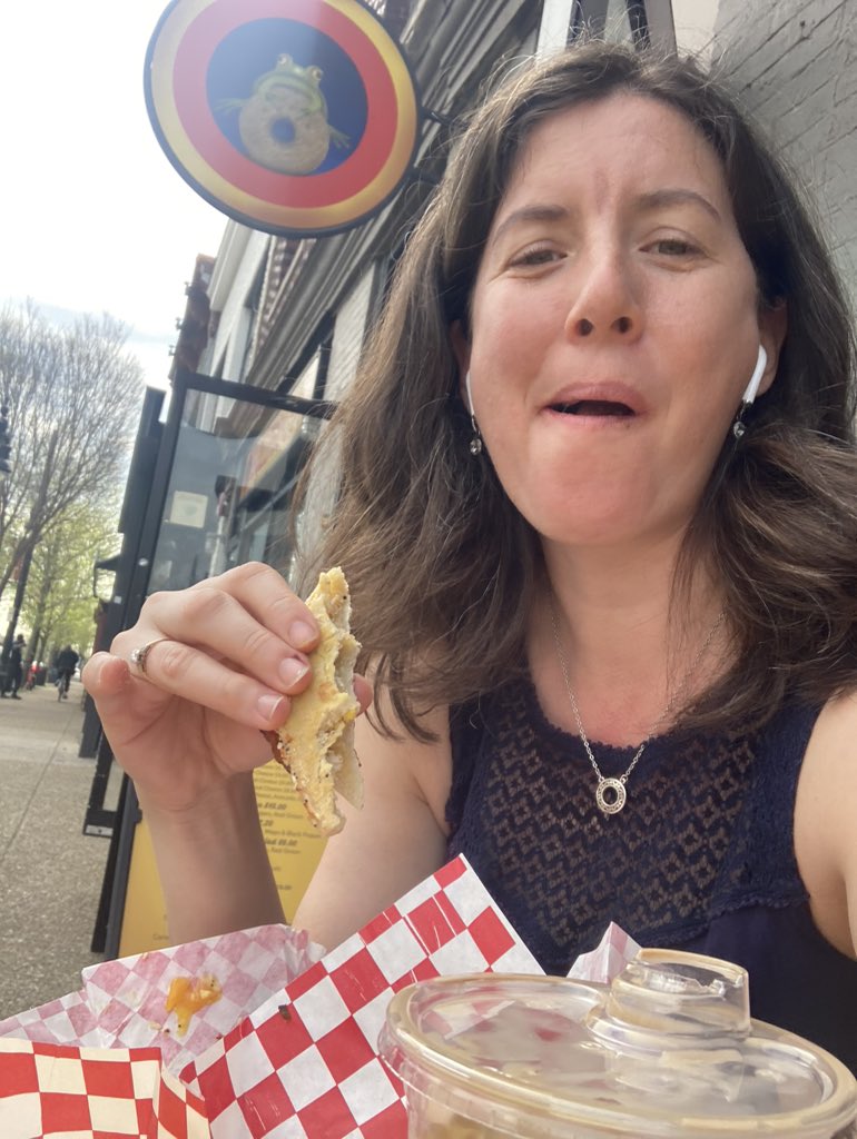 Happy birthday to me! Yesterday I hit up @HStGreatSt. I saw the beautiful  #DCStreetcar Blossom Ride #BlossomRideDC , ate a delicious bagelwich from @BullfrogBagels , and downed a yummy mocha from @maketto1351! #SpringItOn🌸