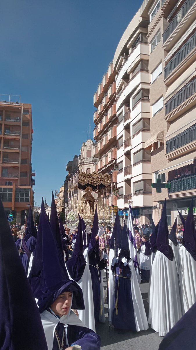 El paso de Palio de Maria Santisima del Mayor Dolor forma sus tramos para iniciar el camino de vuelta

#SSantaLinares23 #LaDesarmá23