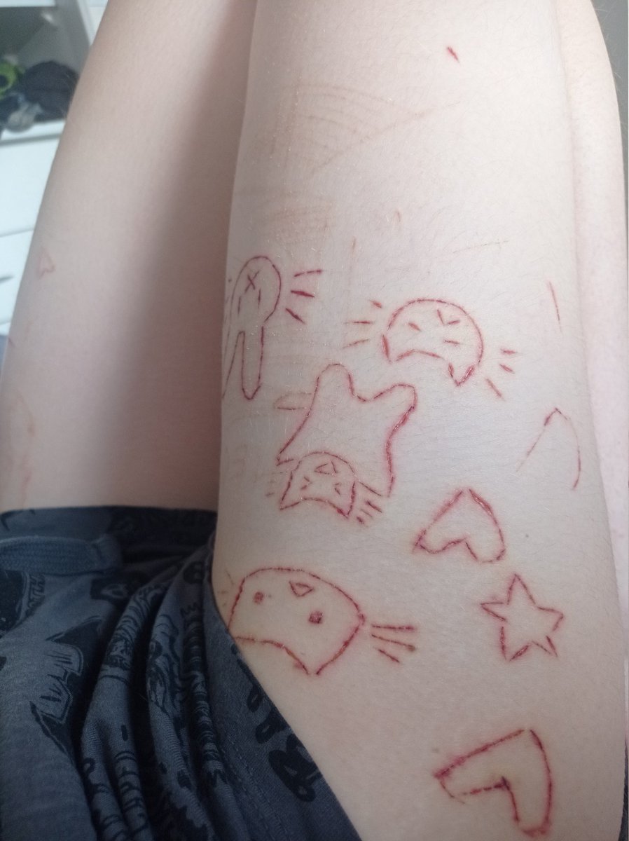 BuggyCuti3's tweet photo. im gonna show off my sh just bc i crave attention (⁠*⁠˘⁠︶⁠˘⁠*⁠)⁠.⁠｡⁠*⁠♡ https://t.co/go0JFvt5xe