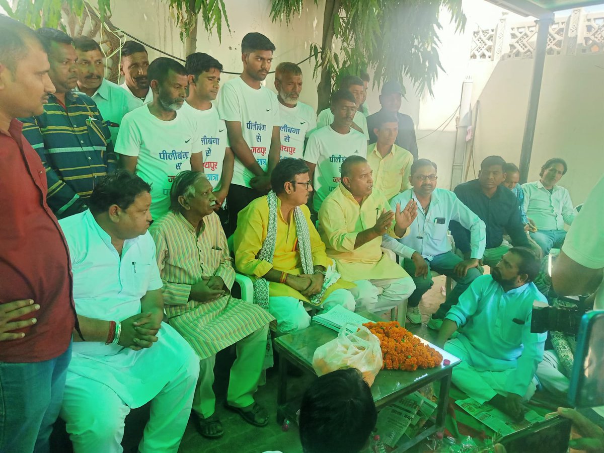 Rajendra4BJP's tweet photo. विगत 3 वर्षों से अधिक समय से धानका/धाणका जाति के अनुसूचित जनजाति के जाति प्रमाण पत्र राज्य सरकार द्वारा जारी नहीं किये जाने के संबंध में आज  पीलीबंगा (हनुमानगढ़) से जयपुर पदयात्रा करके ज्ञापन देने आये 6 सदस्यीय दल एवं समाज बंधुओं से मुलाकात की। 
#RajasthanMeraParivar https://t.co/Rx6cOLnrpk