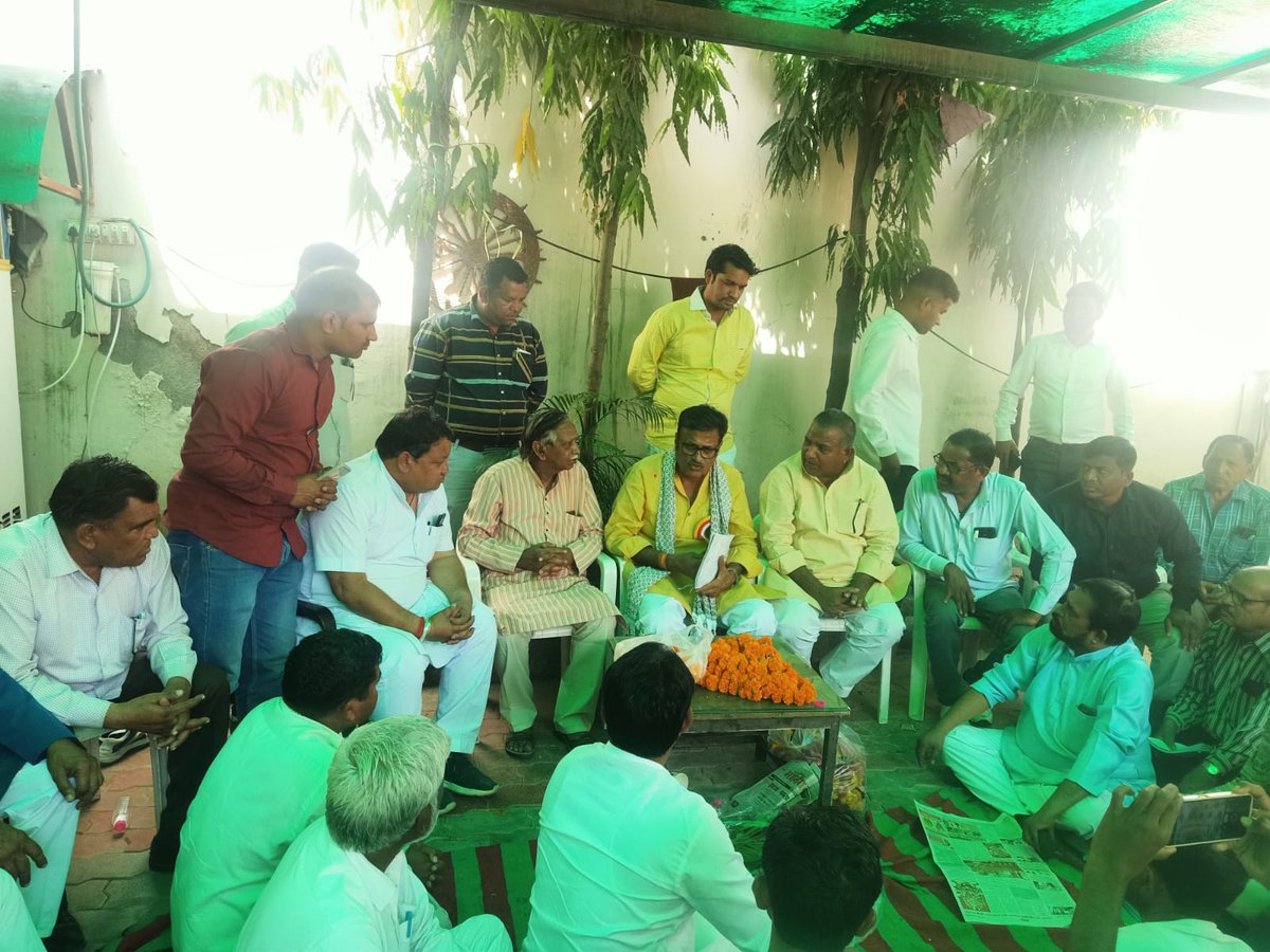 Rajendra4BJP's tweet photo. विगत 3 वर्षों से अधिक समय से धानका/धाणका जाति के अनुसूचित जनजाति के जाति प्रमाण पत्र राज्य सरकार द्वारा जारी नहीं किये जाने के संबंध में आज  पीलीबंगा (हनुमानगढ़) से जयपुर पदयात्रा करके ज्ञापन देने आये 6 सदस्यीय दल एवं समाज बंधुओं से मुलाकात की। 
#RajasthanMeraParivar https://t.co/Rx6cOLnrpk