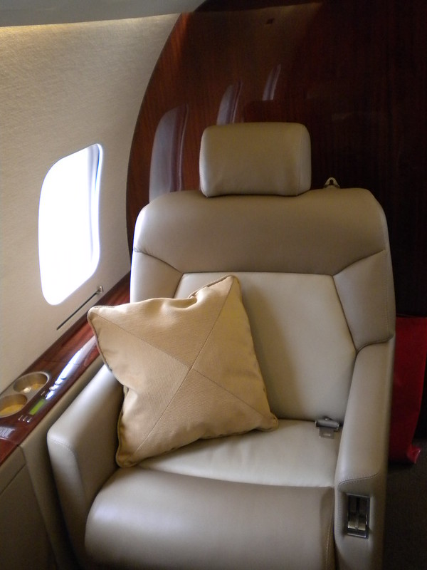 En route pour aller chercher le pain au Leclerc après mon rendez-vous en ville. Merci les jets privés pour le désenclavement des territoires 🙏