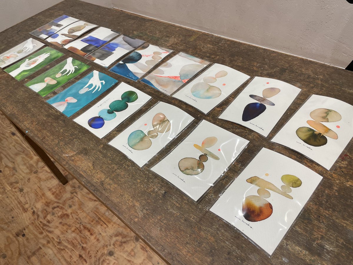 香川県の一大観光地こんぴらさんの参道近くのsando sand standにて、ハシモトヒロコさんの個展。空間に合ったとても素敵な展示でした！滲みの世界は奥が深い…