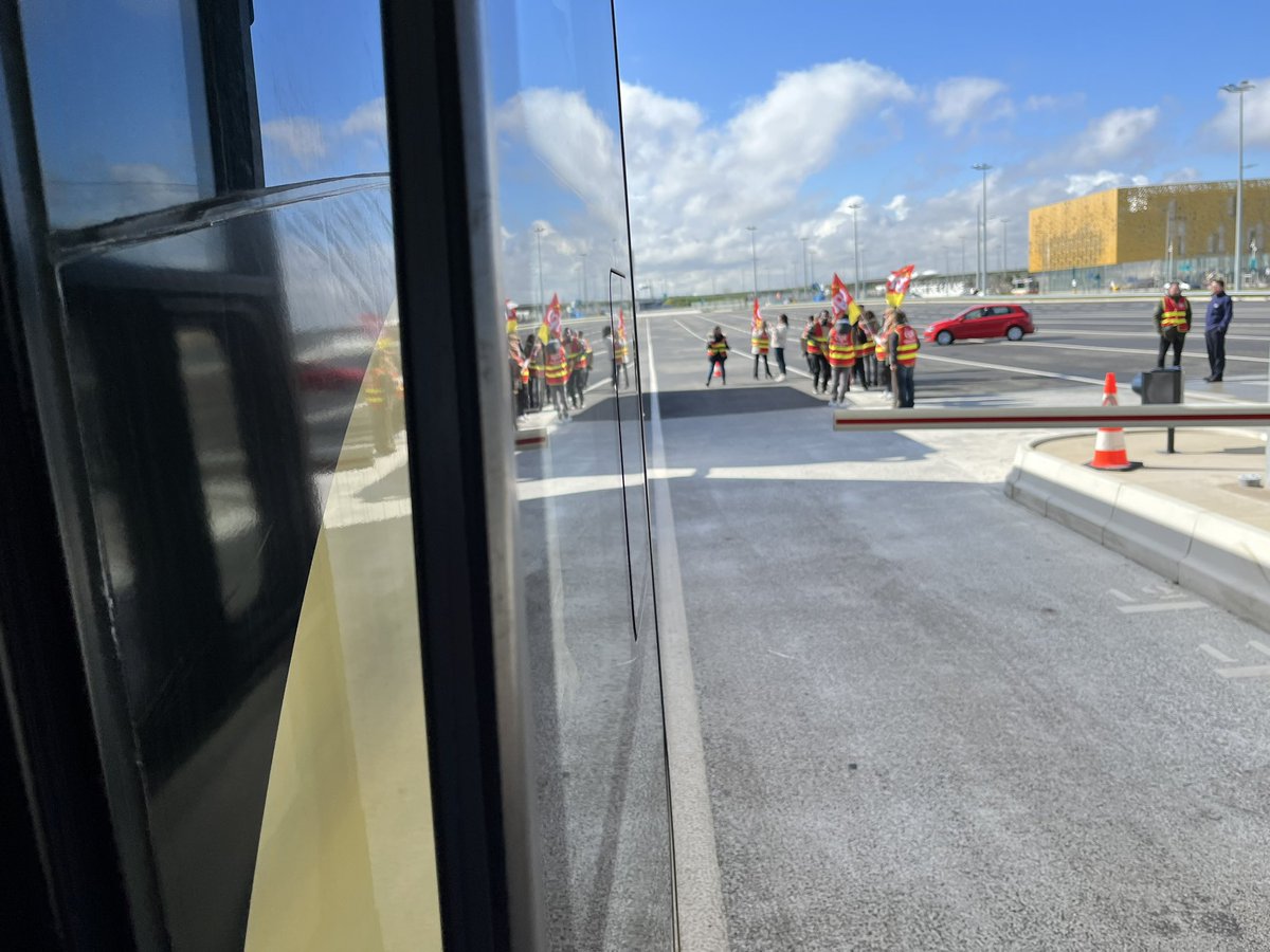 Adam Smith tweet media