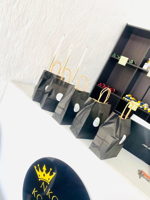 KasiEconomy's tweet photo. Nkgono Kgosigadi recently opened her herbal shop in Midrand with the aim of bridging the gap on accessibility of traditional herbal products.  ONLINE ORDERS: https://t.co/DX77yupPMe CONTACTS: Whatsapp 0605678533 Instagram @nkgono_kgosigadi Twitter

@Rorisang_Thage https://t.co/vxo6gjChZA