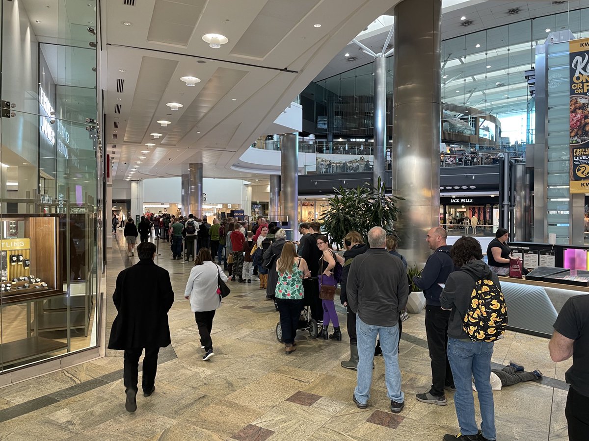David Crump (@davegkq) on Twitter photo In the long queue for the pop-up <a href="/Raspberry_Pi/">Raspberry Pi</a> store in Southampton for more parts for <a href="/BATCOnline/">BATC Online</a> amateur TV projects In the long queue for the pop-up <a href="/Raspberry_Pi/">Raspberry Pi</a> store in Southampton for more parts for <a href="/BATCOnline/">BATC Online</a> amateur TV projects