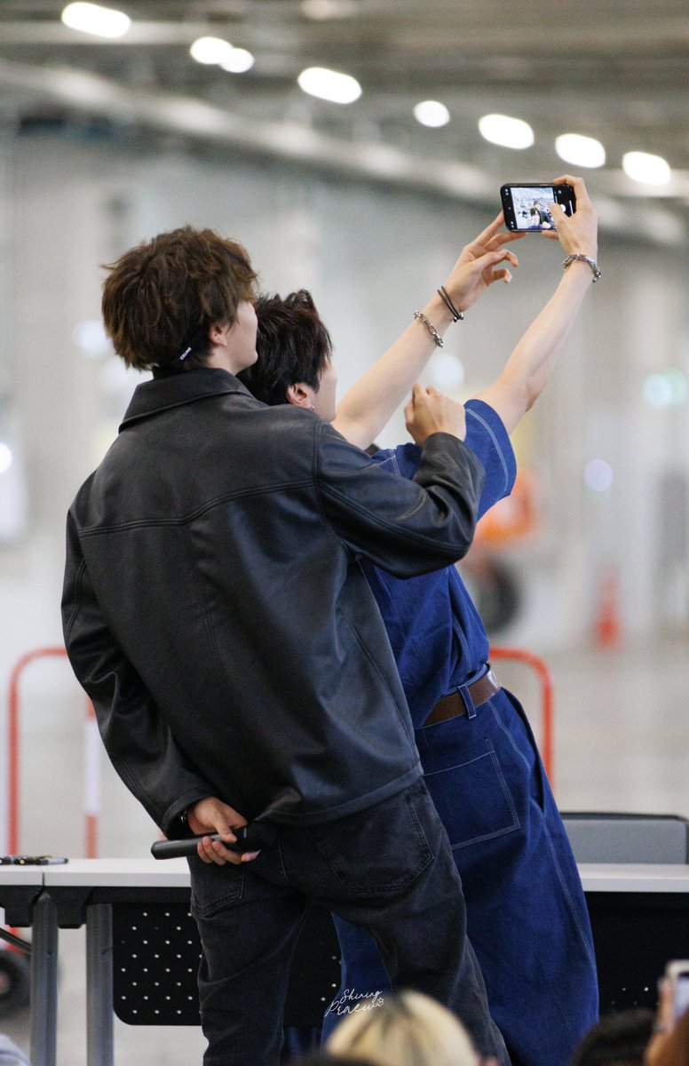 shiningpraewー☆* (@shiningpraew) on Twitter photo Selfie time 📸
#BookfluencerxJoongDunk
<a href="/ChenRcj/">อันโดรเมด้า ชุน</a> <a href="/dunknatachai/">dunknatachai</a>
#จุงอาเชน #dunknatachai
#จุงดัง #JoongDunk Selfie time 📸
#BookfluencerxJoongDunk
<a href="/ChenRcj/">อันโดรเมด้า ชุน</a> <a href="/dunknatachai/">dunknatachai</a>
#จุงอาเชน #dunknatachai
#จุงดัง #JoongDunk