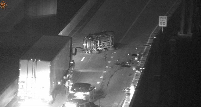 ReggiLock's tweet photo. Seeing traffic backing up heading towards the #metroeast on the eastbound side of the Poplar Street bridge.  The @IDOT_Illinois cam shows a rolled over pick-up blocking all lanes.  @ksdknews https://t.co/4LOFLtjejq