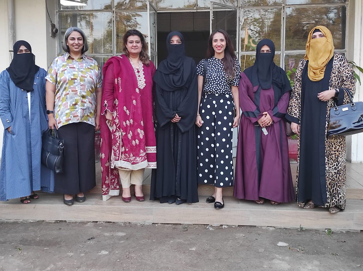 CnpWcci's tweet photo. Miss Anum Tariq Khan, Convener of the Standing Committee on "Women in Tech," recently chaired the first meeting held at the Women Chamber of Commerce and Industry Lahore Office.
#WomenEmpowerment #WomenInTech #TechLeaders #WCCIL #Lahore https://t.co/ihaCYAHwSP