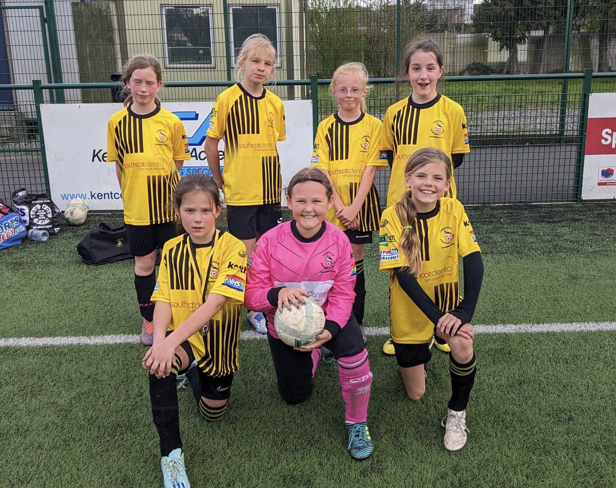 𝑺𝑷𝑶𝑵𝑺𝑶𝑹𝑺𝑯𝑰𝑷

Massive thanks to <a href="/southcotdental/">Southcot Dental Surgery</a> for sponsoring our current U10 Ladies home match shirts for this season.

Here’s some of the team in their friendly last weekend who’d like to say Thankyou - Your help, support &amp; generosity is very much appreciated 🟡⚫️