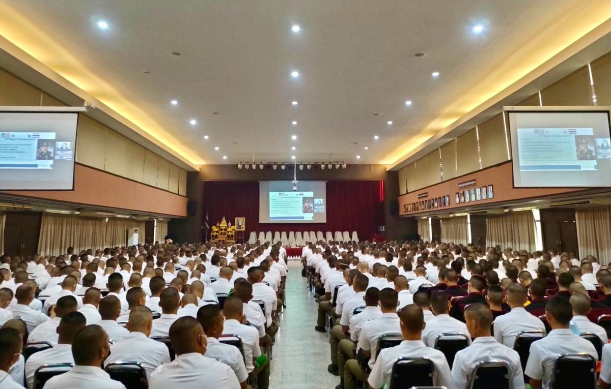 SuchayaSEA's tweet image. เป็นงานออนไลน์ที่คนร่วมฟังออนไซต์เยอะที่สุดในรอบ3ปีของเรา

🙏🏽อาจารย์พี่@AmonratWatana ศูนย์ฝึก ตร.ภาค5👮🏻ให้พื้นที่ถ่ายทอดแก่น้องๆ นร.นายสิบก่อนไปปฏิบัติงานด่านหน้า ถึงการทำงานร่วมกันของ @UNODC_SEAP &amp;amp;ศูนย์ฝึกฯ และการร่วมผลักดันระเบียบเรื่องการใช้กำลัง #UseOfForce กับสตชในภาพกว้าง