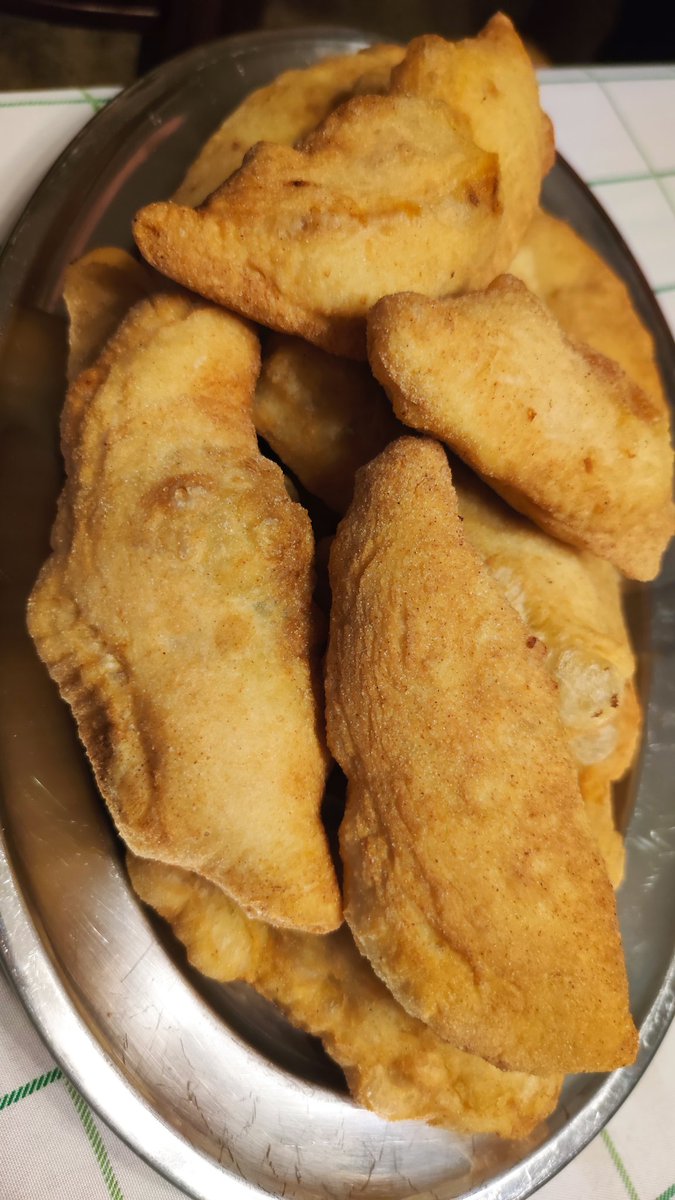 ludomarc98's tweet photo. Mai senza calzoni (sempre fritti 👩‍🍳) 
#tresenza #scritturebrevi #SBLab23 https://t.co/6OBs2vAjCG