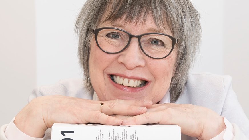 HistorischCLwd's tweet photo. 14/5 Lezing van historica Els Kloek over Leeuwarder vrouwen uit het Vrouwenlexion. 14:00 HCL Groeneweg 1. Deelname aanmelden via mail of 058-233 2350. Gratis toegang https://t.co/zGmO6eidVr https://t.co/Bgz4KslACI