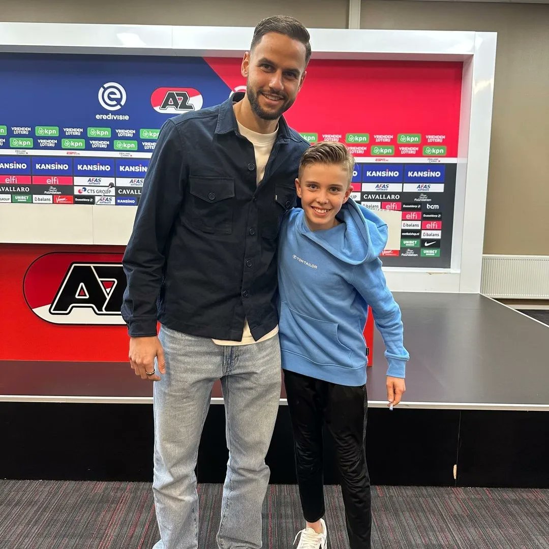 Wat een start van de training voor deze deelnemers, want Pantelis Hatzidiakos kwam op bezoek 🤩
Hij ging met de deelnemers in gesprek over hun doelen en uiteraard met ze op de foto!
WOW!

#lerenmeteenwowfactor #playingforsuccessalkmaar #azalkmaar