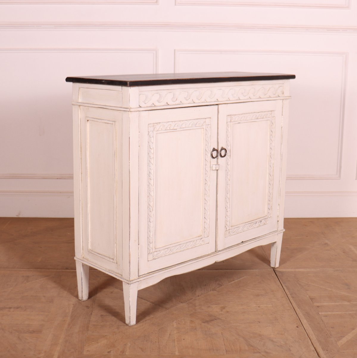 ArcadiaAntiques's tweet photo. Late 19th Century French painted pine two door buffet. 1890.
Price: £1,550
https://t.co/rlHlwzfhMG

#twodoorbuffets #FrenchBuffets #paintedbuffets https://t.co/kWpPGscOhI